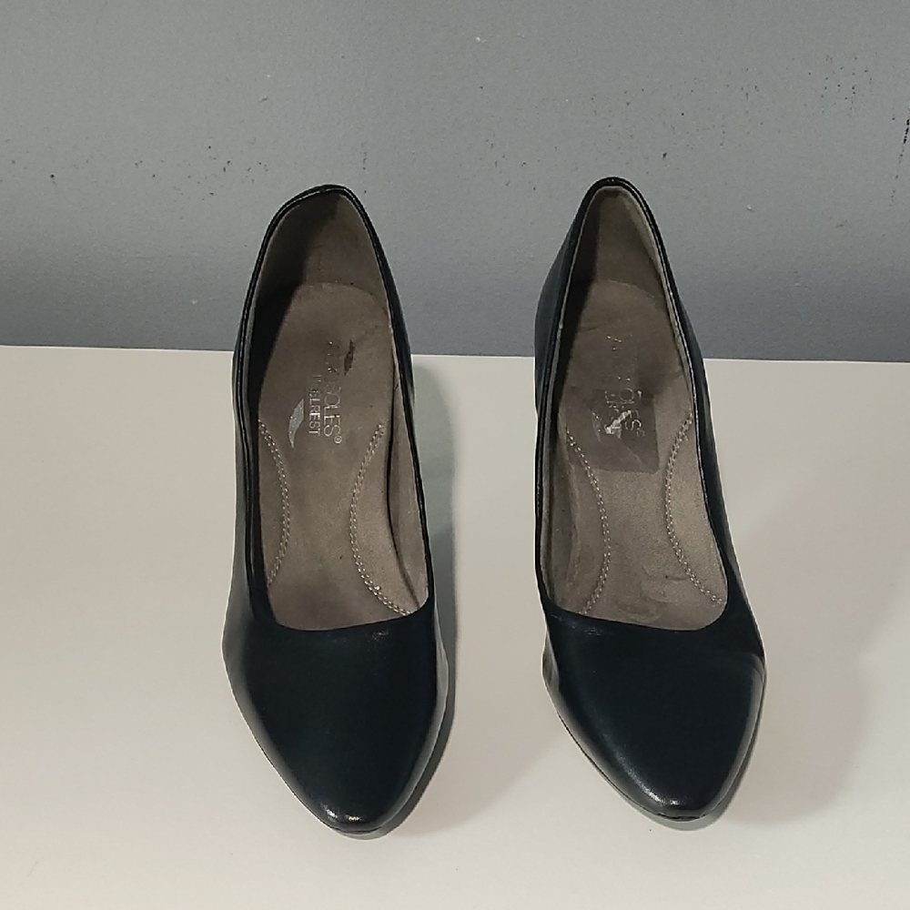 AEROSOLES Classic Black Heels